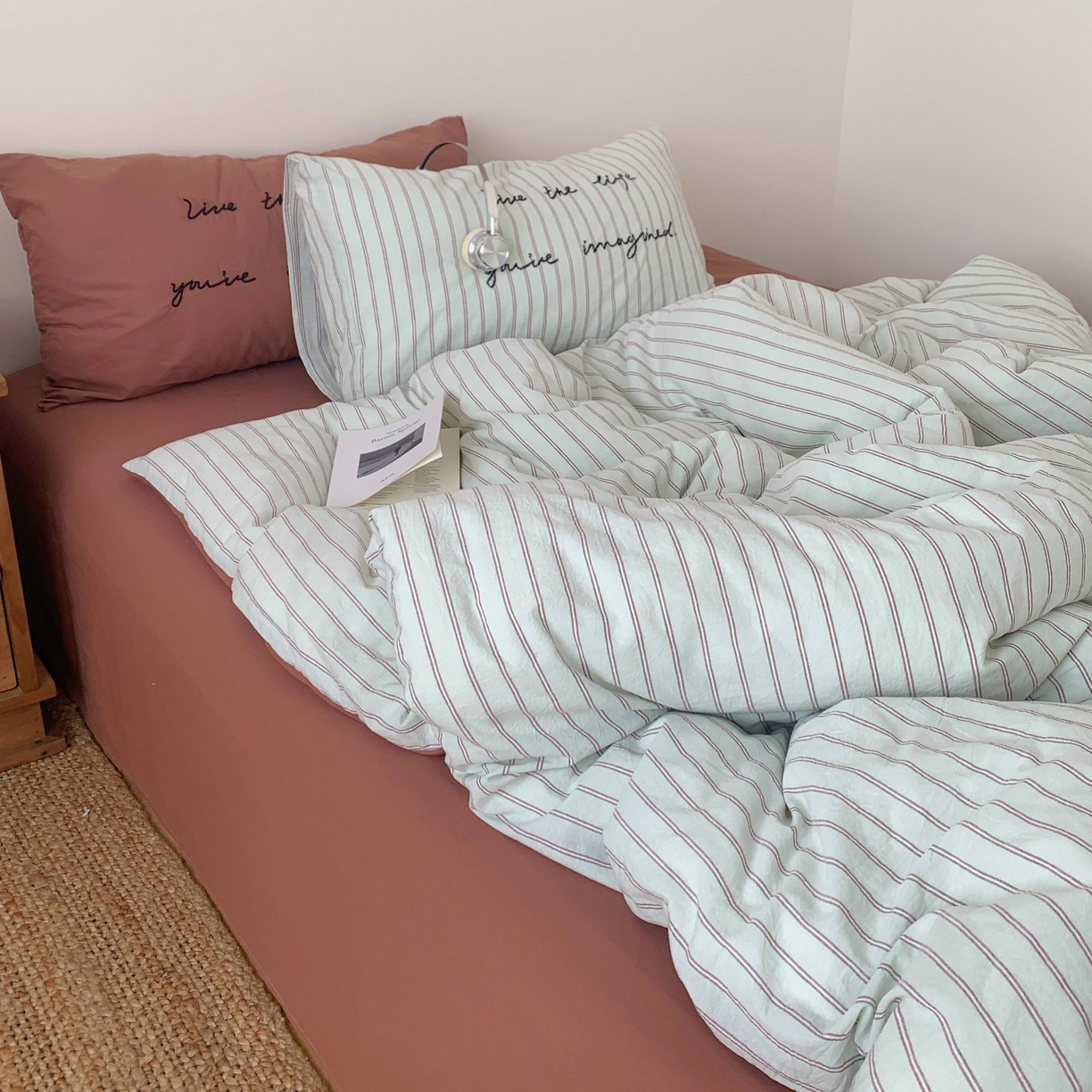 91家纺网 家纺一手货源 找家纺 桃喜 2026春夏全棉新品色织水洗棉条纹博主ins风四件套学生三件套（会员-5） 红茶拿铁