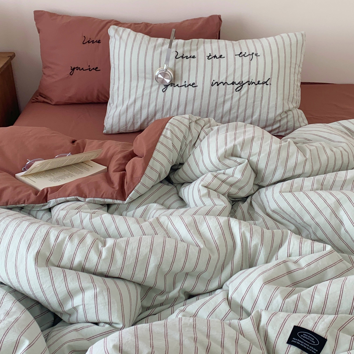 91家纺网 家纺一手货源 找家纺 桃喜 2026春夏全棉新品色织水洗棉条纹博主ins风四件套学生三件套（会员-5） 红茶拿铁