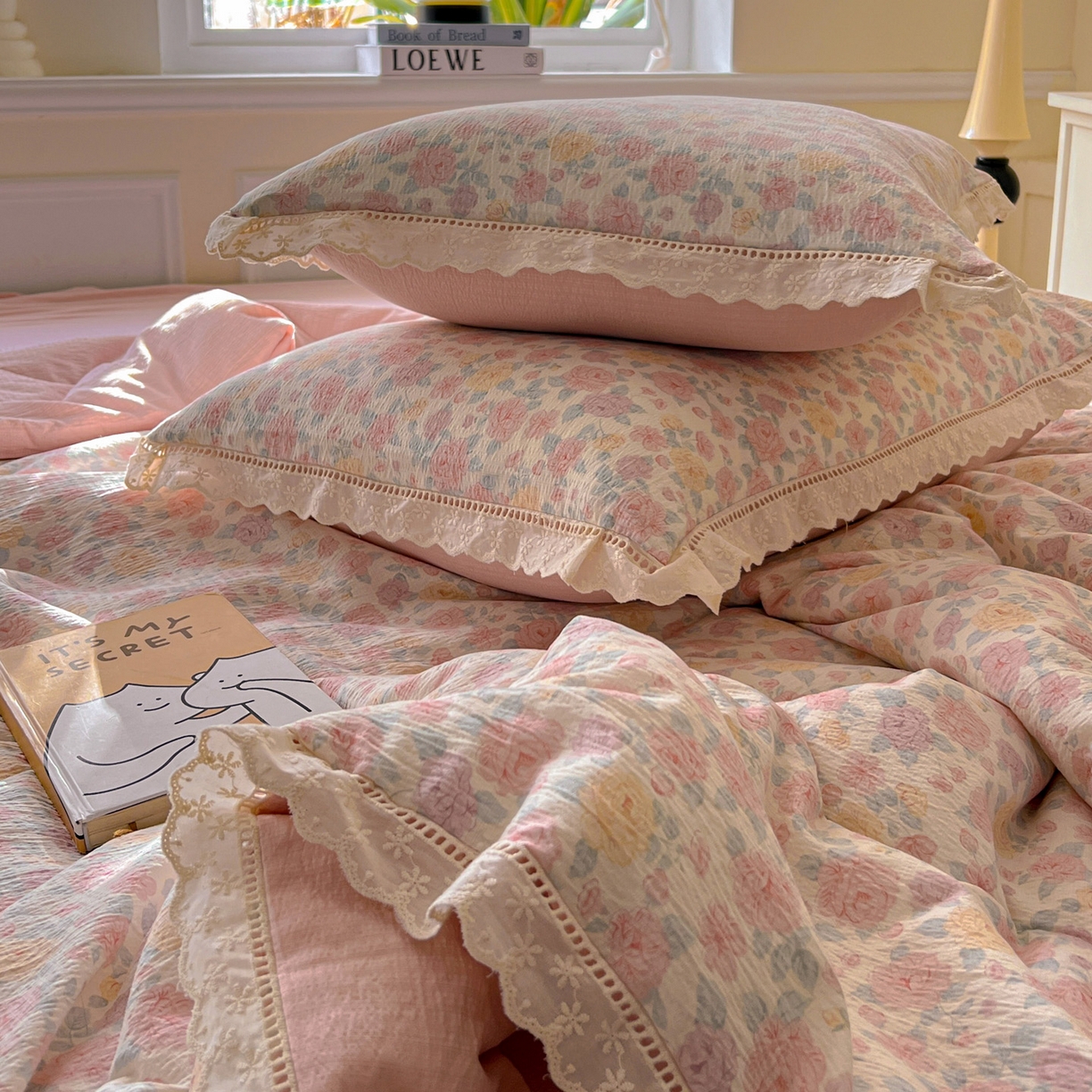 91家纺网 家纺一手货源 找家纺 繁花家居 2026镂空花边系列夏被夏凉被空调被高克重木棉泡芙棉软糯亲肤四件套学生三件套 春风里