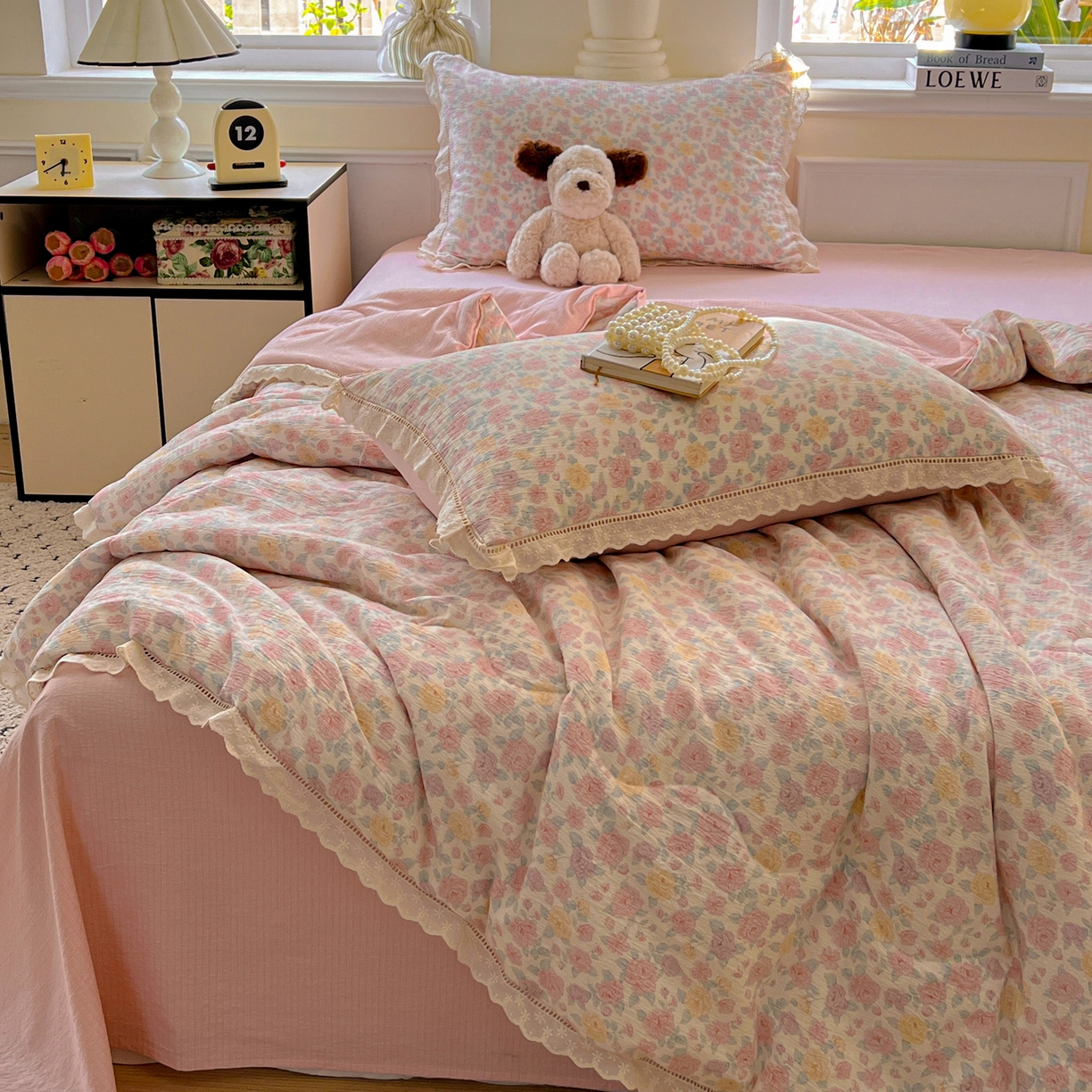 91家纺网 家纺一手货源 找家纺 繁花家居 2026镂空花边系列夏被夏凉被空调被高克重木棉泡芙棉软糯亲肤四件套学生三件套 春风里