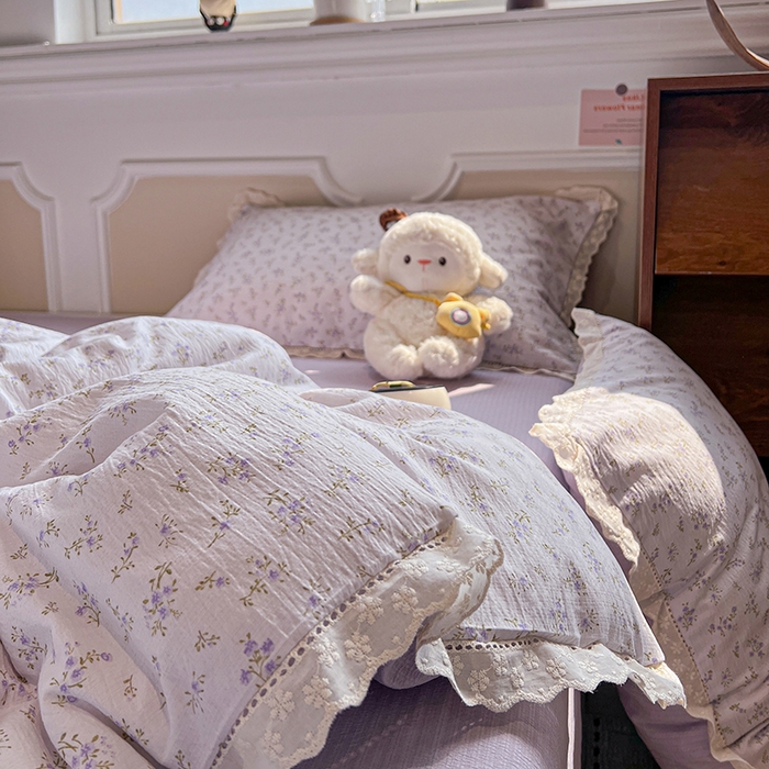 91家纺网 家纺一手货源 找家纺 繁花家居 2026镂空花边系列夏被夏凉被空调被高克重木棉泡芙棉软糯亲肤四件套学生三件套 雾紫甜心