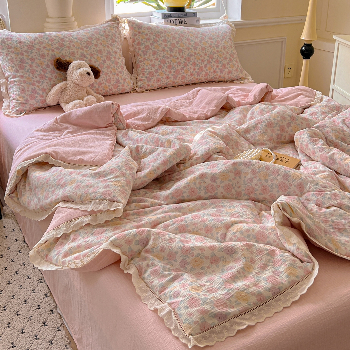 91家纺网 家纺一手货源 找家纺 繁花家居 2026镂空花边系列夏被夏凉被空调被高克重木棉泡芙棉软糯亲肤四件套学生三件套 春风里