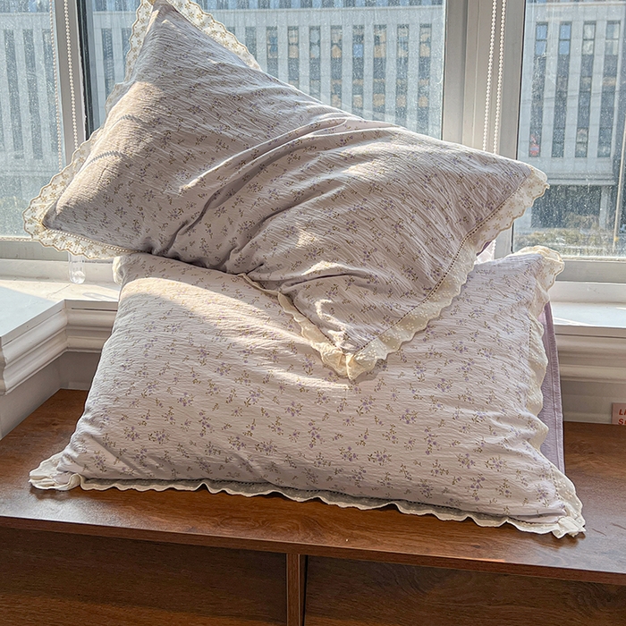 91家纺网 家纺一手货源 找家纺 繁花家居 2026镂空花边系列夏被夏凉被空调被高克重木棉泡芙棉软糯亲肤四件套学生三件套 雾紫甜心