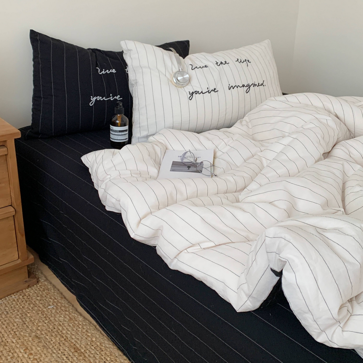 91家纺网 家纺一手货源 找家纺 桃喜 2026春夏全棉新品色织水洗棉条纹博主ins风四件套学生三件套（会员-5） 夜的留白