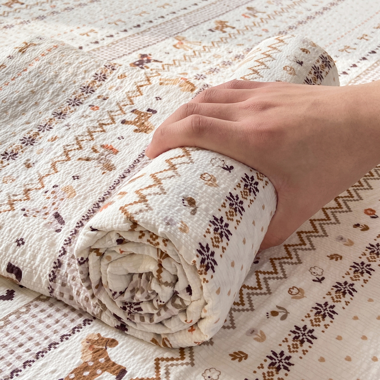 91家纺网 家纺一手货源 找家纺 赛琳 2026新款泡芙纱床单系列单床单床单单件（有买家秀） 栗色术马纹