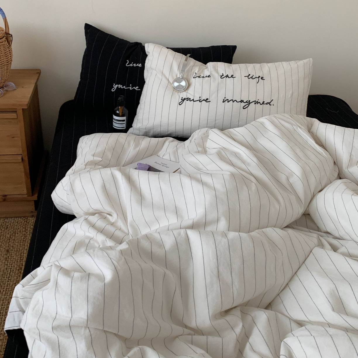 91家纺网 家纺一手货源 找家纺 桃喜 2026春夏全棉新品色织水洗棉条纹博主ins风四件套学生三件套（会员-5） 夜的留白