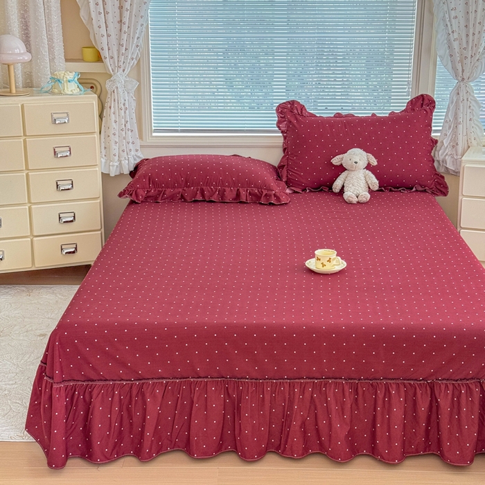 91家纺网 家纺一手货源 找家纺 爱多多家居 2026春夏新花边款水洗古棉单床裙 单床单 床裙-酒红波点