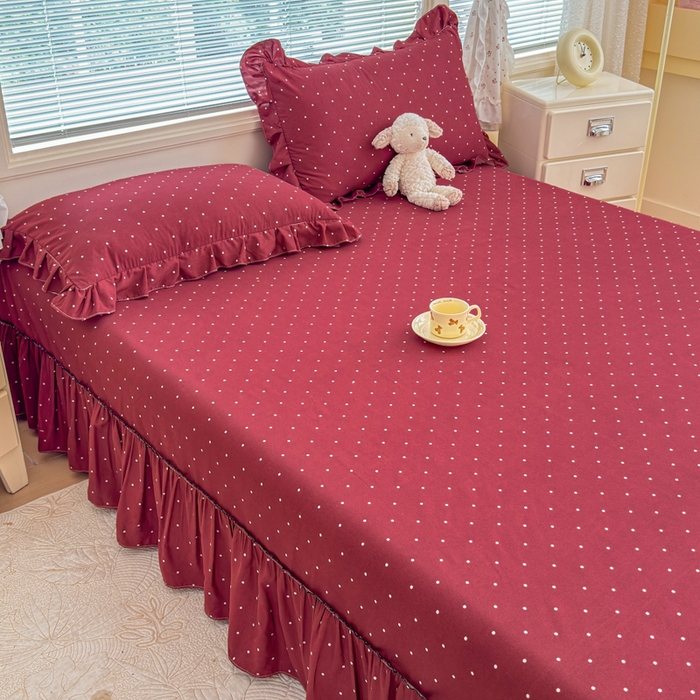 91家纺网 家纺一手货源 找家纺 爱多多家居 2026春夏新花边款水洗古棉单床裙 单床单 床裙-酒红波点