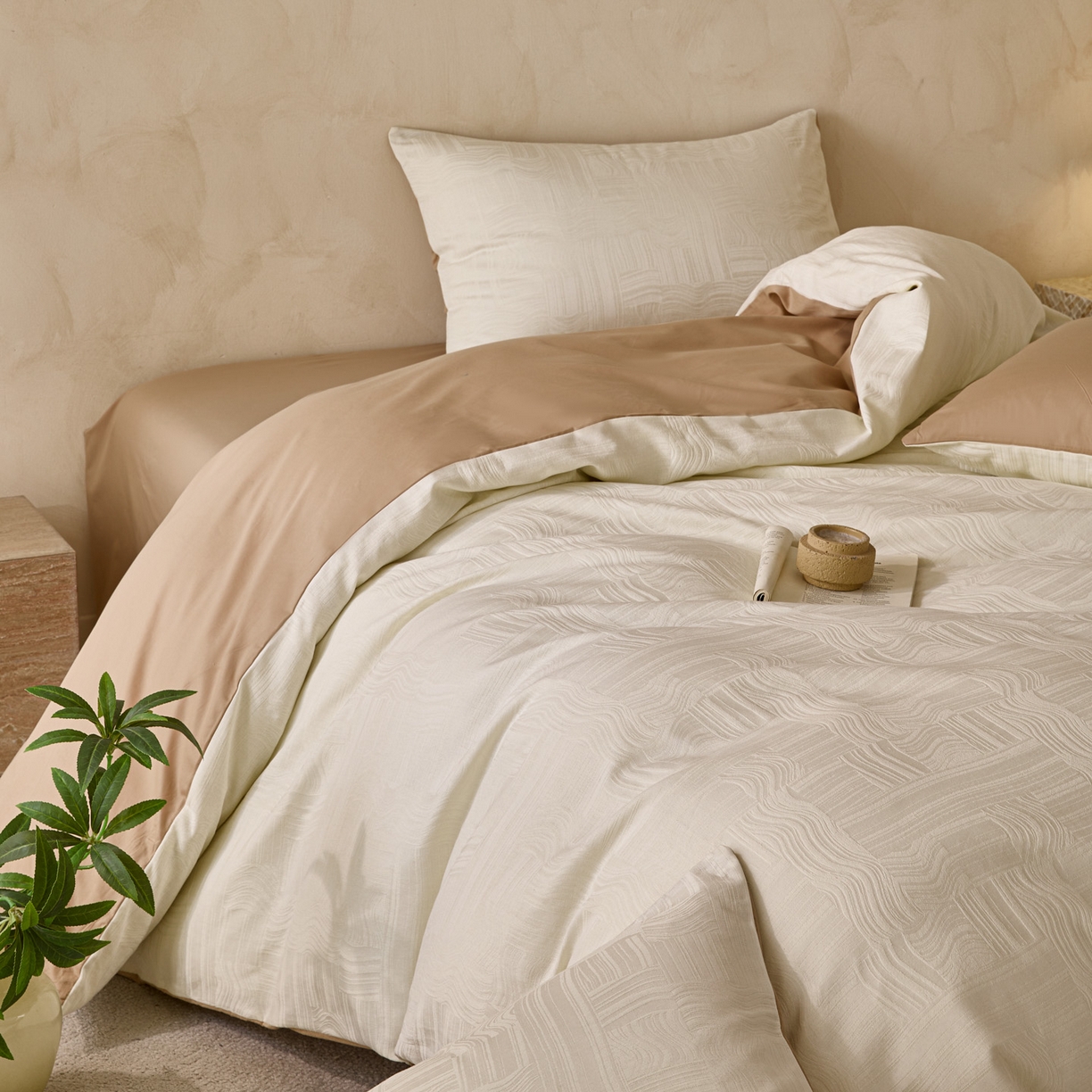 91家纺网 家纺一手货源 找家纺 雯雨家纺 2026新款全棉60s全棉提花四件套 奶白川