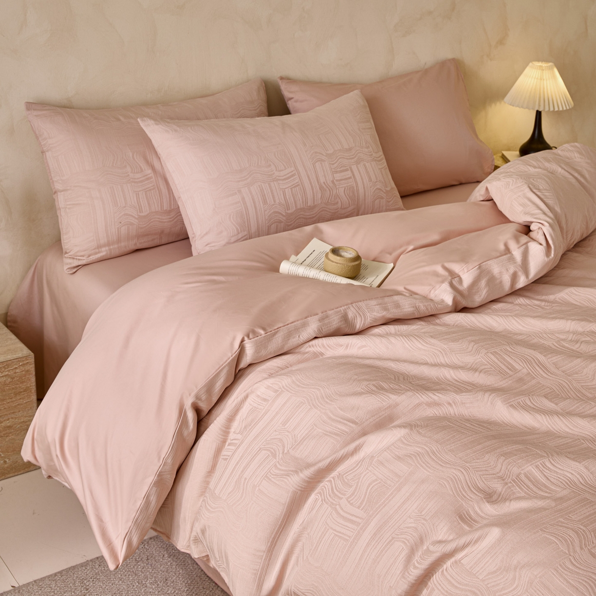 91家纺网 家纺一手货源 找家纺 雯雨家纺 2026新款全棉60s全棉提花四件套 素恒肌理