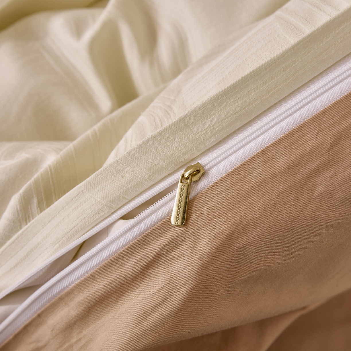 91家纺网 家纺一手货源 找家纺 雯雨家纺 2026新款全棉60s全棉提花四件套 奶白川