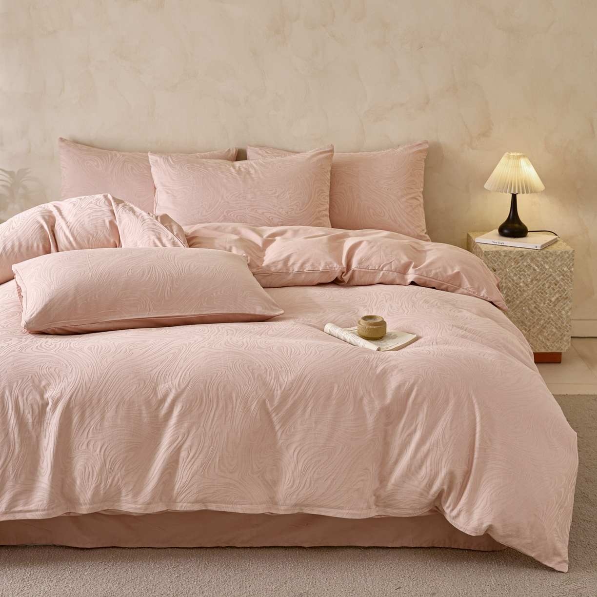 91家纺网 家纺一手货源 找家纺 雯雨家纺 2026新款全棉60s全棉提花四件套 月见粉澜