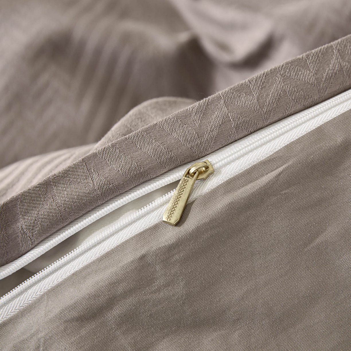 91家纺网 家纺一手货源 找家纺 雯雨家纺 2026新款全棉60s全棉提花四件套 深灰麦浪