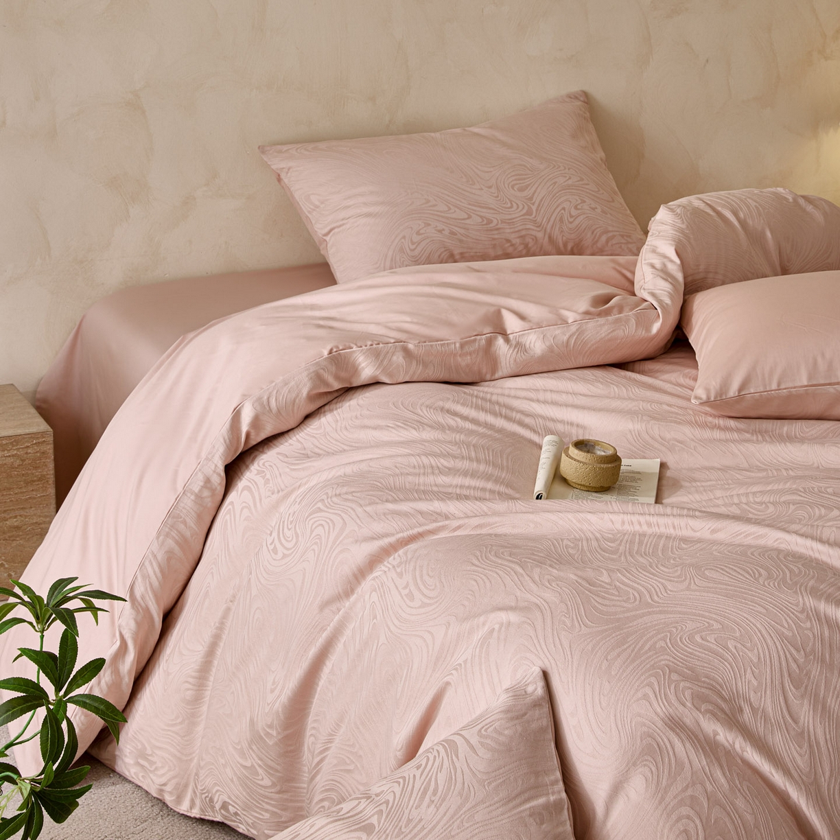 91家纺网 家纺一手货源 找家纺 雯雨家纺 2026新款全棉60s全棉提花四件套 月见粉澜