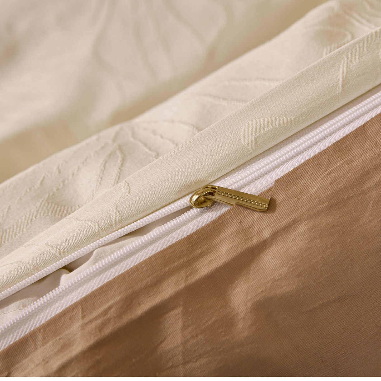 91家纺网 家纺一手货源 找家纺 雯雨家纺 2026新款全棉60s全棉提花四件套 棕韵浮香