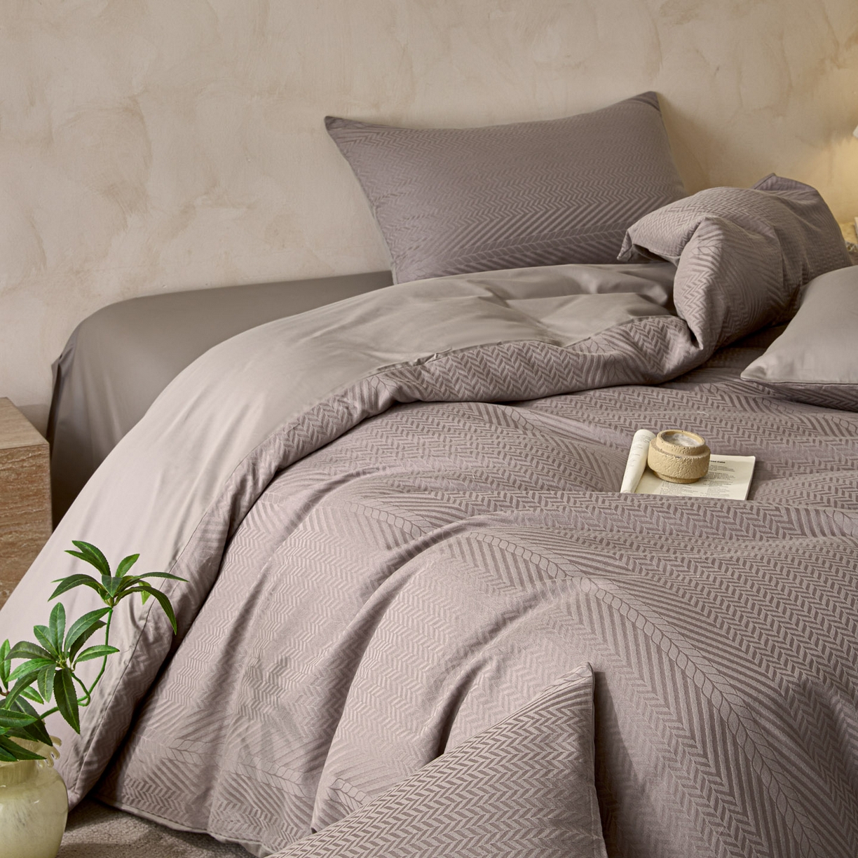 91家纺网 家纺一手货源 找家纺 雯雨家纺 2026新款全棉60s全棉提花四件套 深灰麦浪