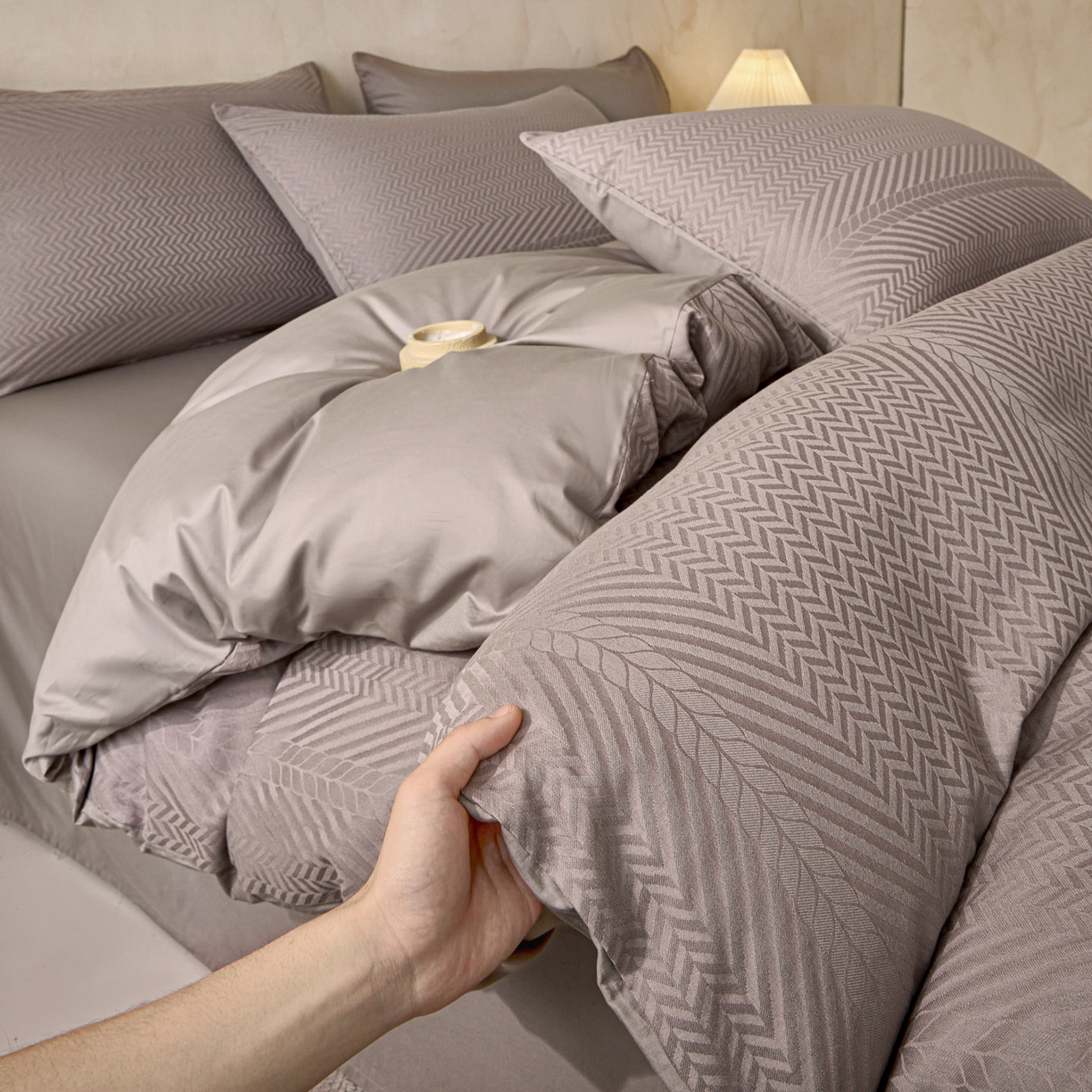 91家纺网 家纺一手货源 找家纺 雯雨家纺 2026新款全棉60s全棉提花四件套 深灰麦浪