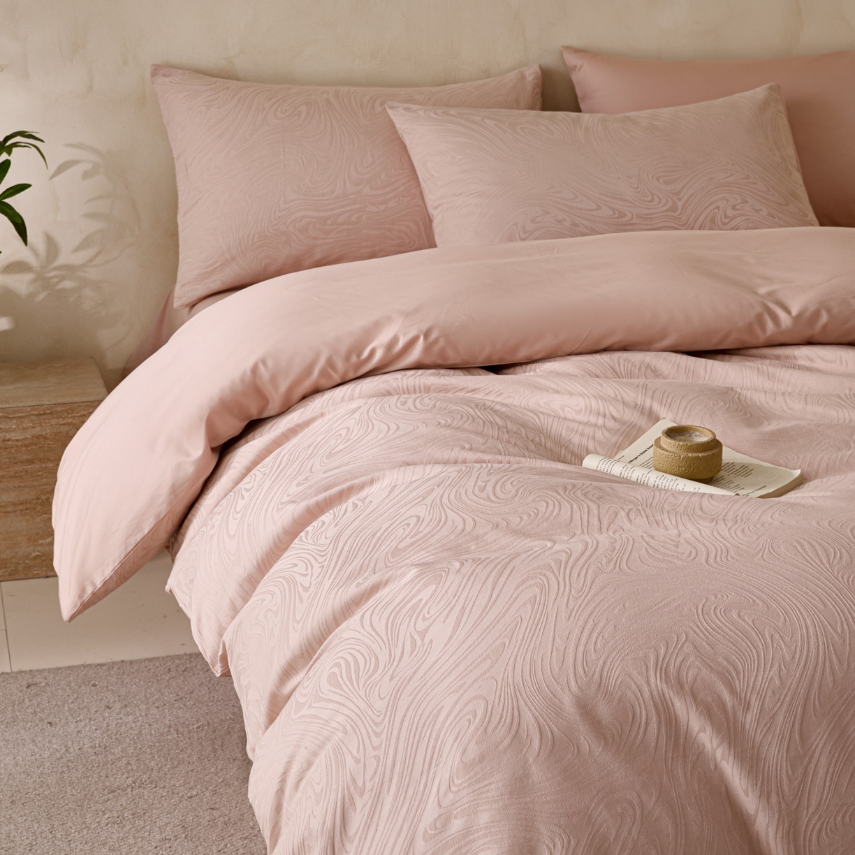 91家纺网 家纺一手货源 找家纺 雯雨家纺 2026新款全棉60s全棉提花四件套 月见粉澜