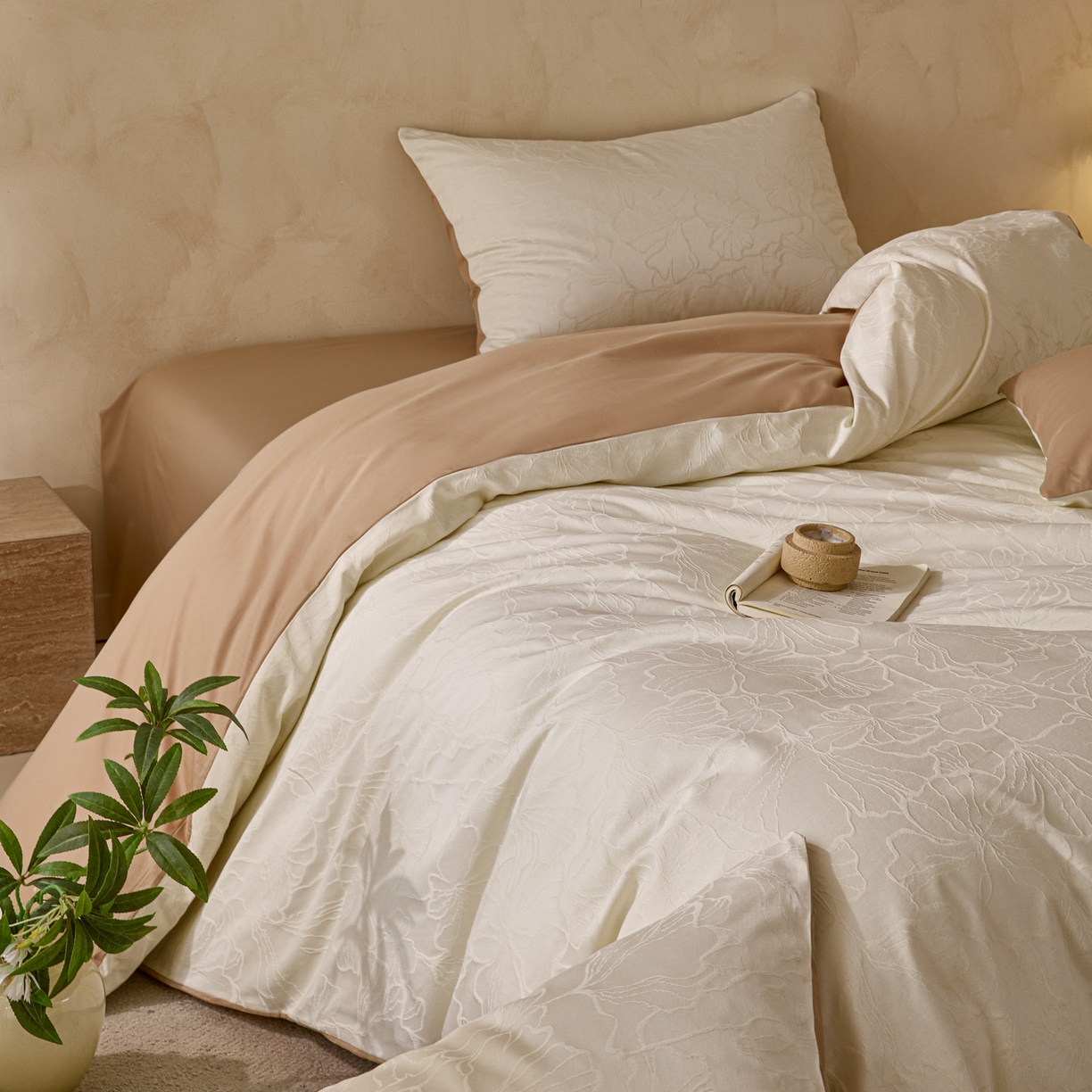 91家纺网 家纺一手货源 找家纺 雯雨家纺 2026新款全棉60s全棉提花四件套 棕韵浮香