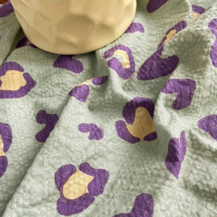 91家纺网 家纺一手货源 找家纺 赛琳 2026新款泡芙纱床单系列单床单床单单件（有买家秀） 绿绸豹纹心