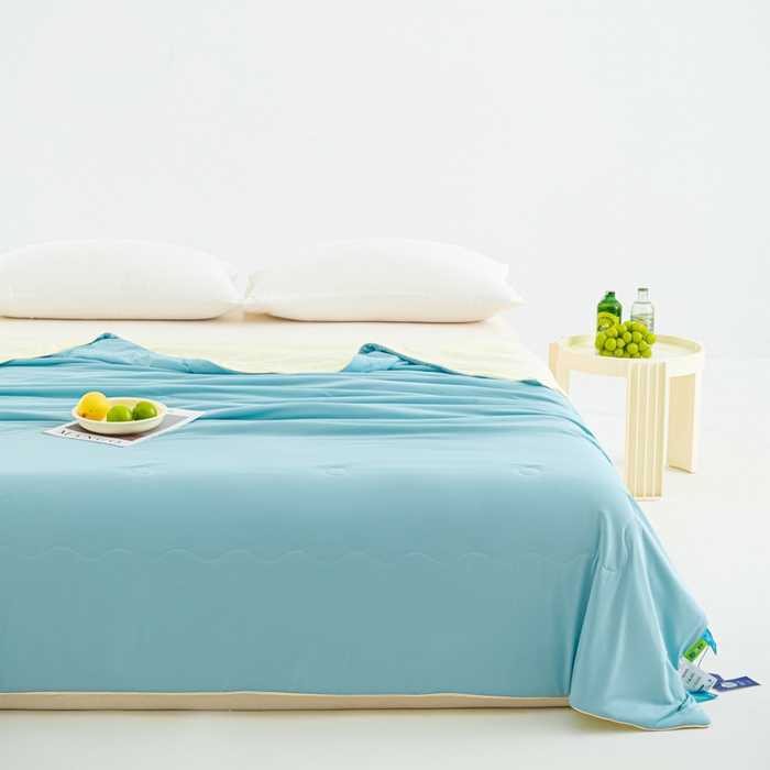 91家纺网 家纺一手货源 找家纺 爱彼家纺 2026夏季热款冰卡Pro+深睡双面用锦纶夏被空调被夏季A类抗菌冰凉单夏被-冰卡夏被系列 冰卡-天蓝+芝士