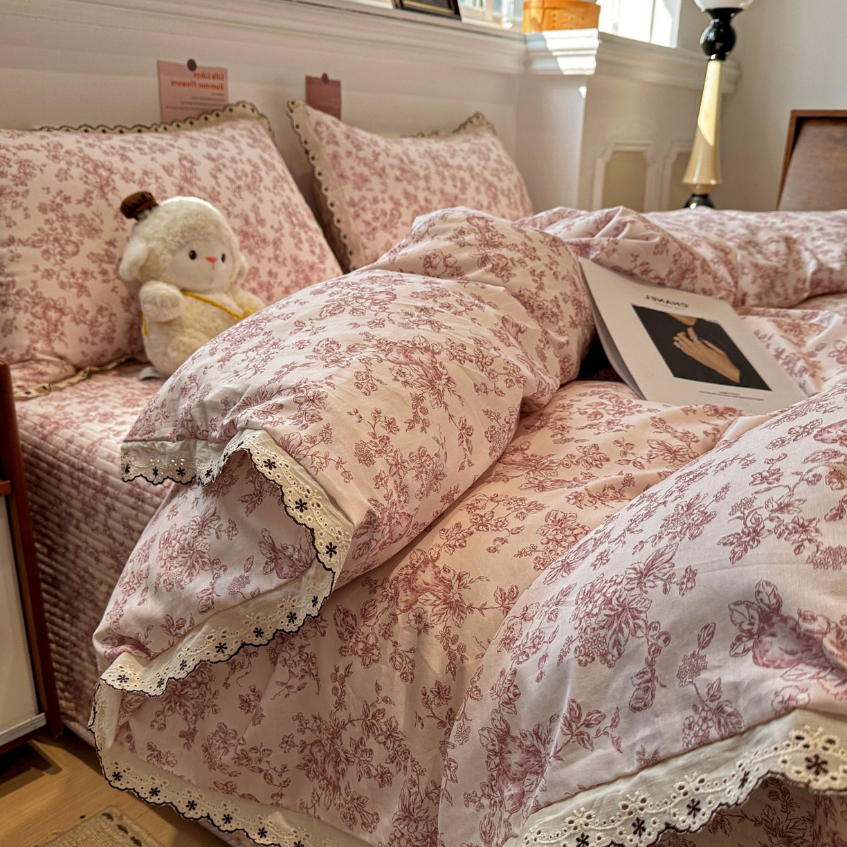 91家纺网 家纺一手货源 找家纺 橙子家居 2026新款纯棉法式复古蕾丝花边床盖四件套 复古蔷薇粉