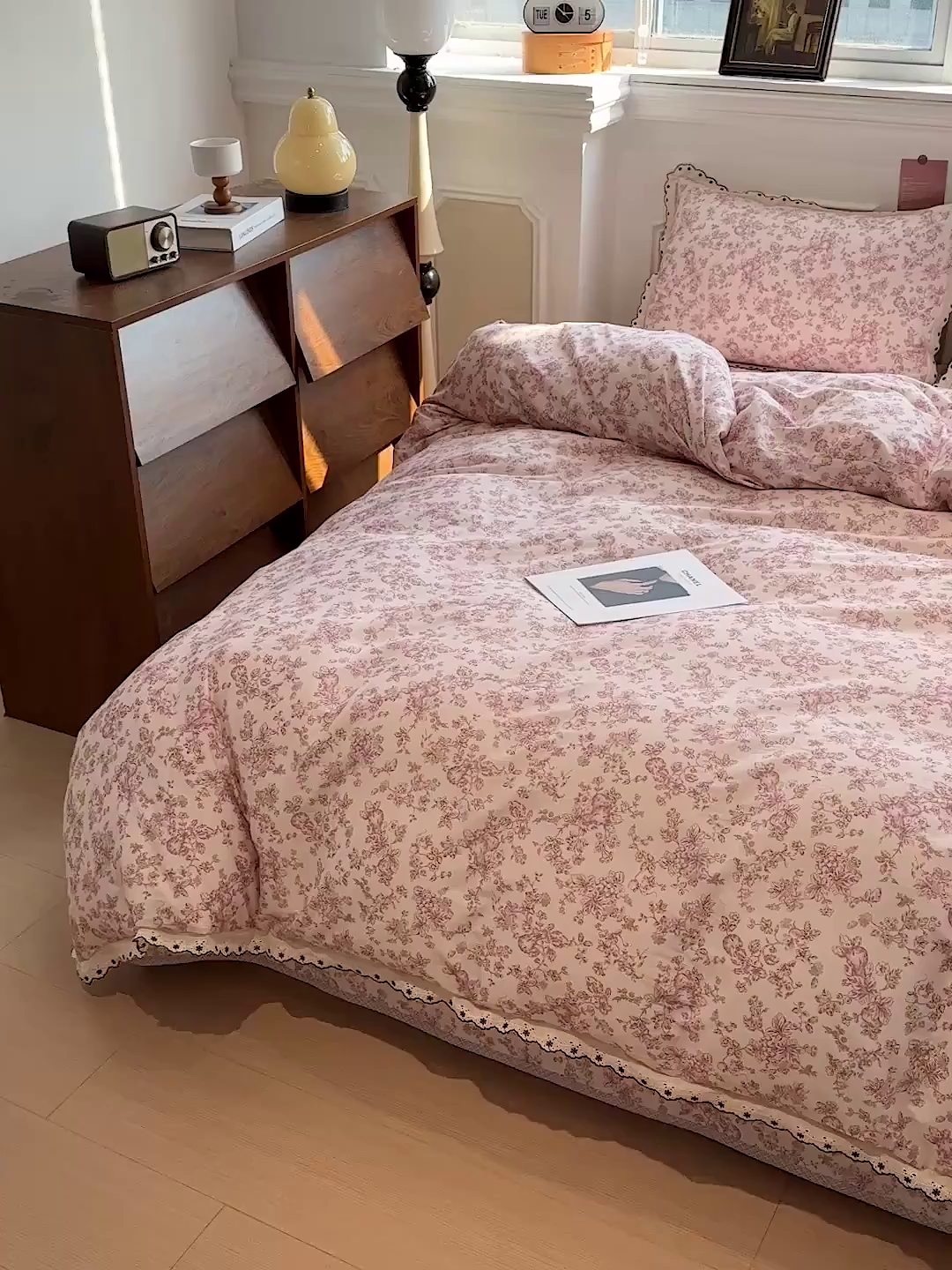 91家纺网 家纺一手货源 找家纺 橙子家居 2026新款纯棉法式复古蕾丝花边床盖四件套 复古蔷薇粉