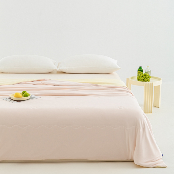 91家纺网 家纺一手货源 找家纺 爱彼家纺 2026夏季热款冰卡Pro+深睡双面用锦纶夏被空调被夏季A类抗菌冰凉单夏被-冰卡夏被系列 冰卡-浅粉+芝士