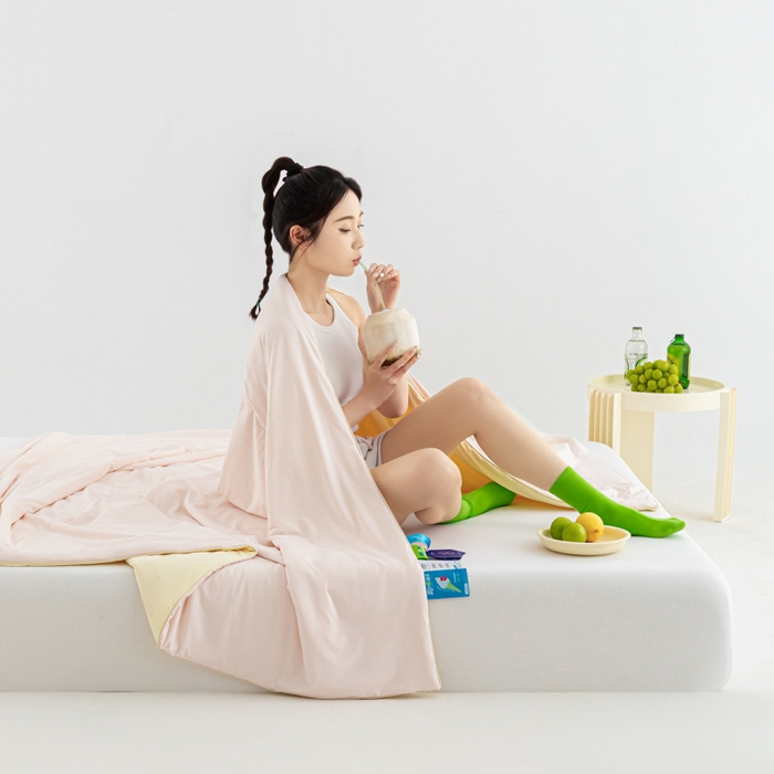 91家纺网 家纺一手货源 找家纺 爱彼家纺 2026夏季热款冰卡Pro+深睡双面用锦纶夏被空调被夏季A类抗菌冰凉单夏被-冰卡夏被系列 冰卡-浅粉+芝士