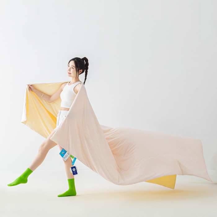 91家纺网 家纺一手货源 找家纺 爱彼家纺 2026夏季热款冰卡Pro+深睡双面用锦纶夏被空调被夏季A类抗菌冰凉单夏被-冰卡夏被系列 冰卡-浅粉+芝士