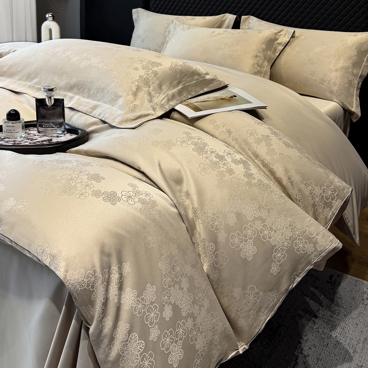 91家纺网 家纺一手货源 找家纺 奥汀洛家纺 2026春夏新款水洗冰丝亮丝提花四件套 蔷薇-驼