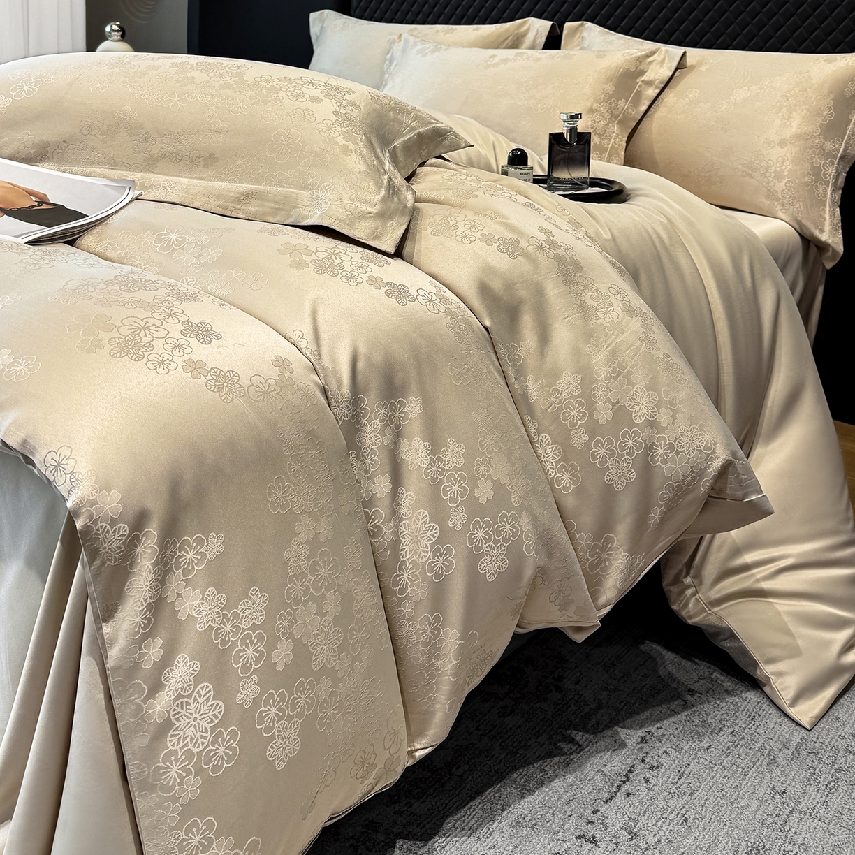 91家纺网 家纺一手货源 找家纺 奥汀洛家纺 2026春夏新款水洗冰丝亮丝提花四件套 蔷薇-驼