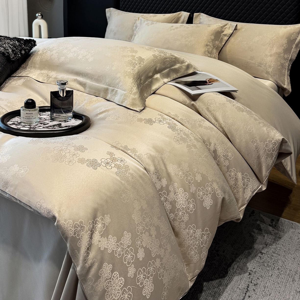 91家纺网 家纺一手货源 找家纺 奥汀洛家纺 2026春夏新款水洗冰丝亮丝提花四件套 蔷薇-驼