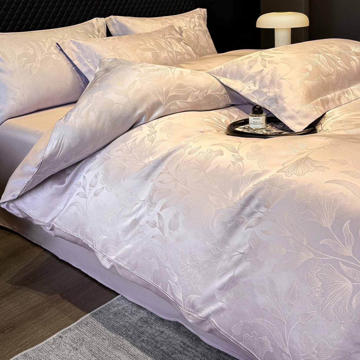 91家纺网 家纺一手货源 找家纺 奥汀洛家纺 2026春夏新款水洗冰丝亮丝提花四件套 百合-紫