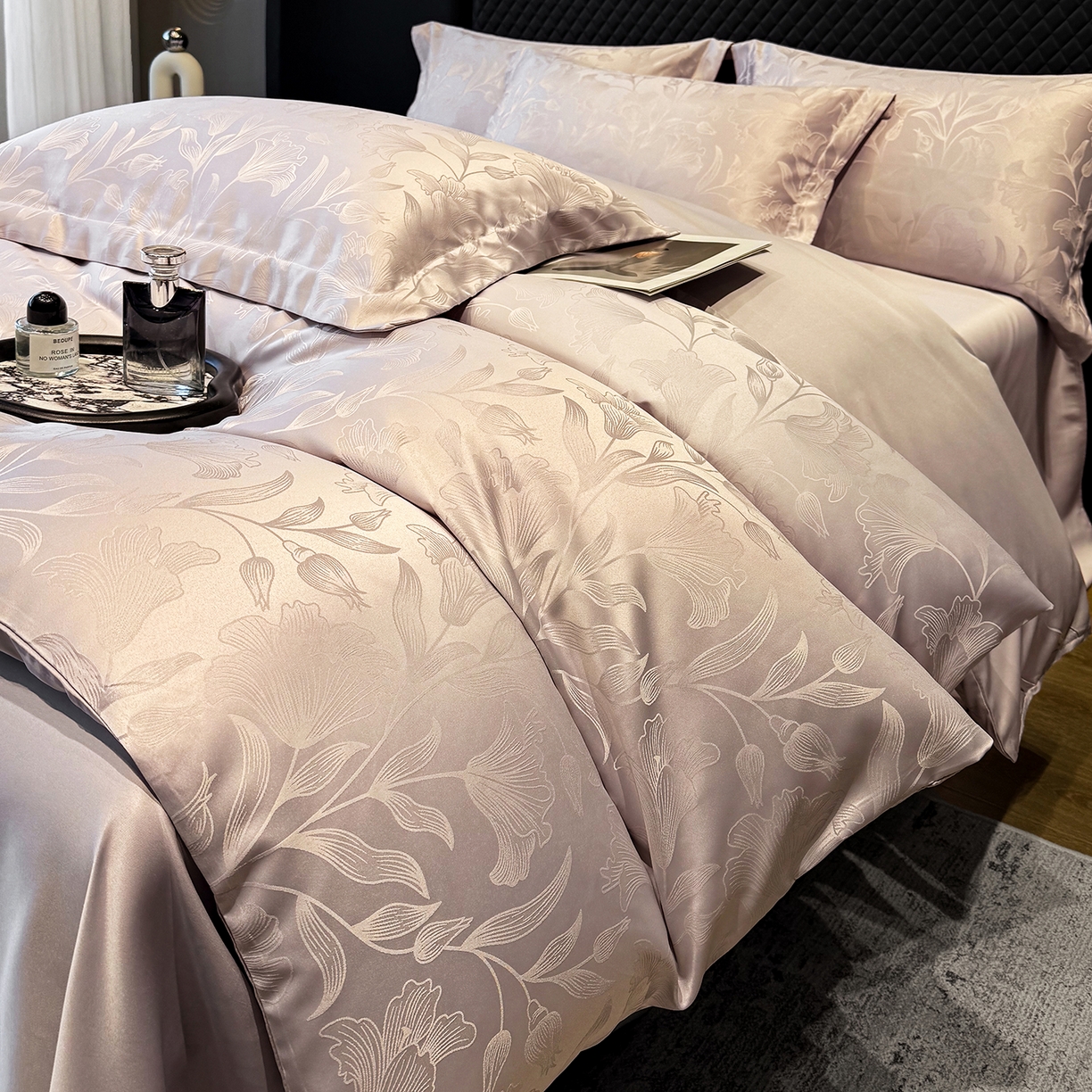 91家纺网 家纺一手货源 找家纺 奥汀洛家纺 2026春夏新款水洗冰丝亮丝提花四件套 百合-紫