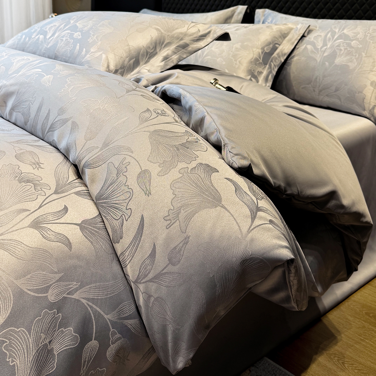 奥汀洛家纺 2026春夏新款水洗冰丝亮丝提花四件套 百合-灰