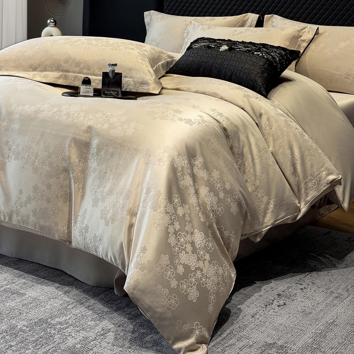 91家纺网 家纺一手货源 找家纺 奥汀洛家纺 2026春夏新款水洗冰丝亮丝提花四件套 蔷薇-驼