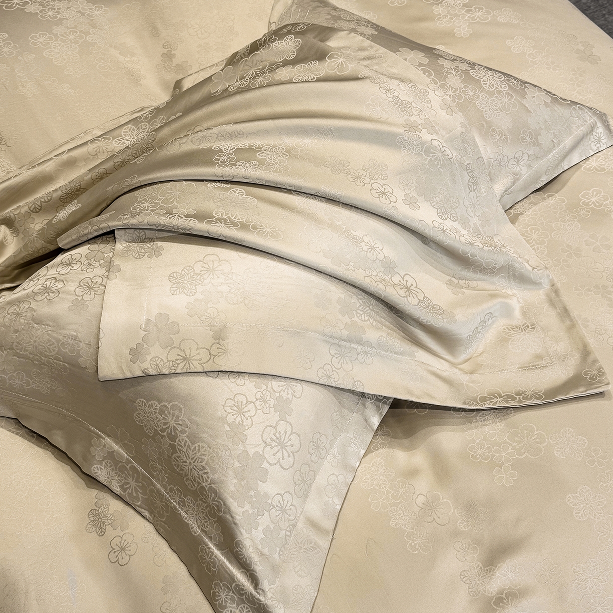 91家纺网 家纺一手货源 找家纺 奥汀洛家纺 2026春夏新款水洗冰丝亮丝提花四件套 蔷薇-驼