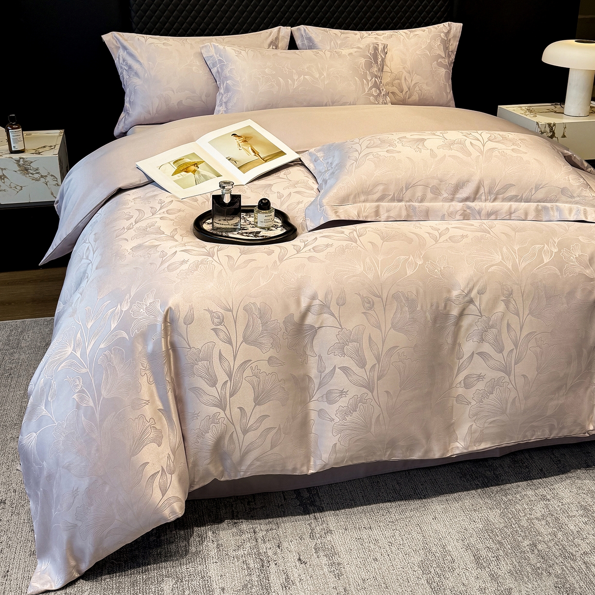 91家纺网 家纺一手货源 找家纺 奥汀洛家纺 2026春夏新款水洗冰丝亮丝提花四件套 百合-紫