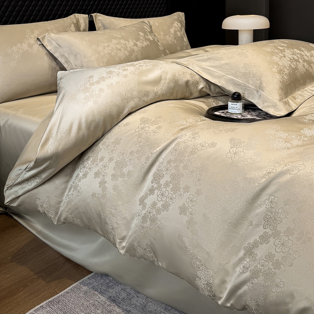 91家纺网 家纺一手货源 找家纺 奥汀洛家纺 2026春夏新款水洗冰丝亮丝提花四件套 蔷薇-驼