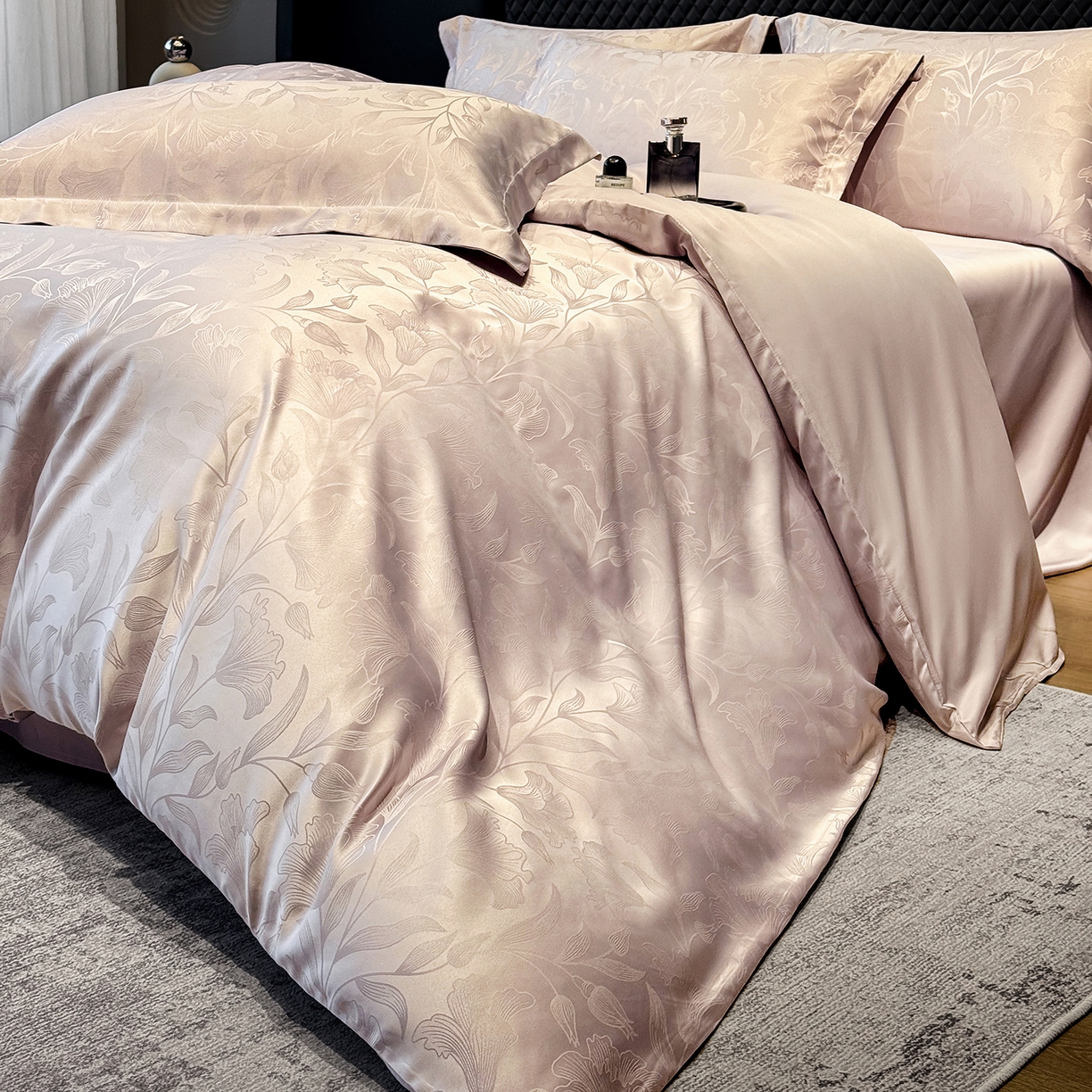 91家纺网 家纺一手货源 找家纺 奥汀洛家纺 2026春夏新款水洗冰丝亮丝提花四件套 百合-紫