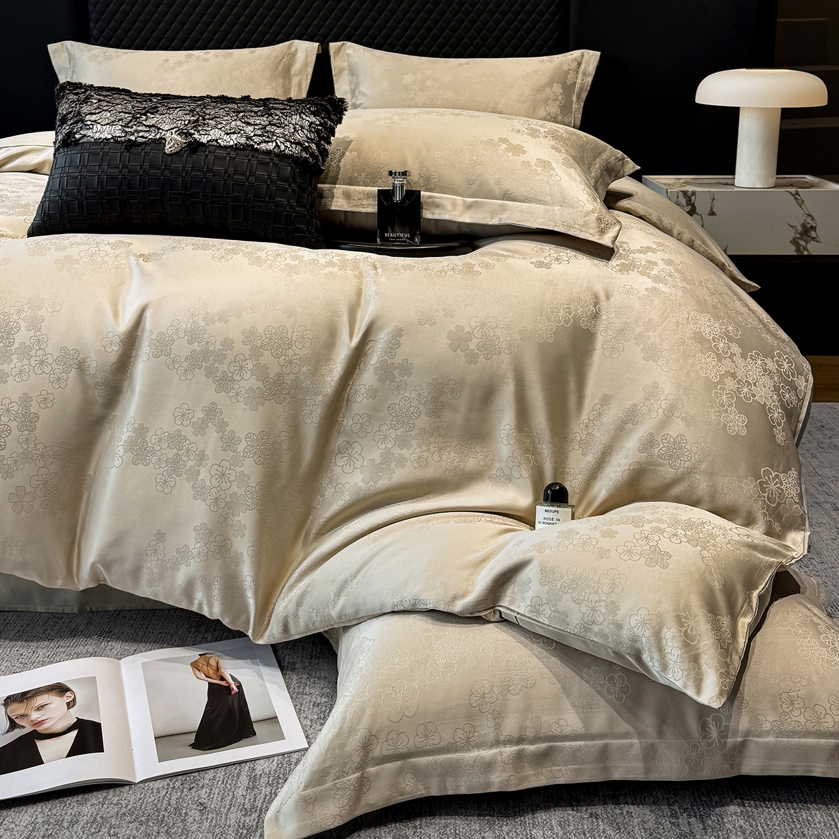 91家纺网 家纺一手货源 找家纺 奥汀洛家纺 2026春夏新款水洗冰丝亮丝提花四件套 蔷薇-驼