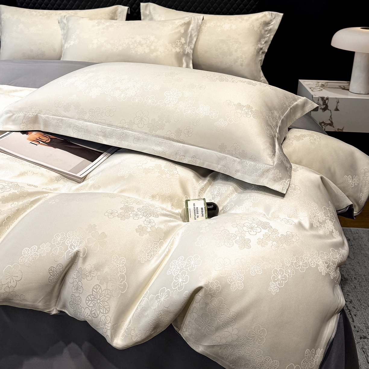 91家纺网 家纺一手货源 找家纺 奥汀洛家纺 2026春夏新款水洗冰丝亮丝提花四件套 蔷薇-白