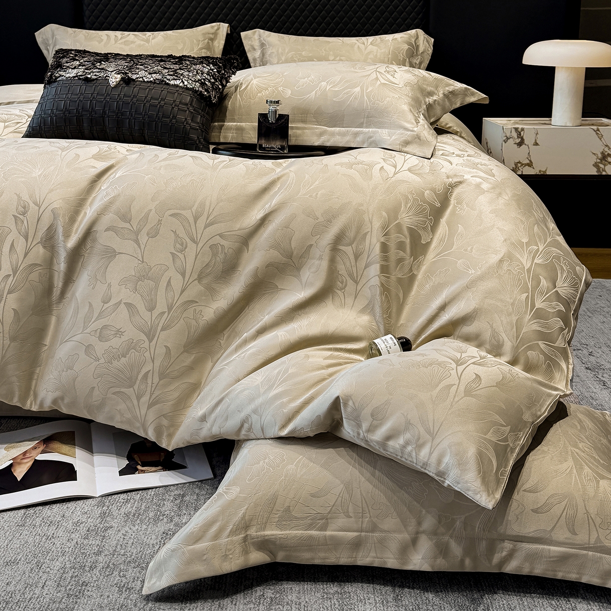 91家纺网 家纺一手货源 找家纺 奥汀洛家纺 2026春夏新款水洗冰丝亮丝提花四件套 百合-驼