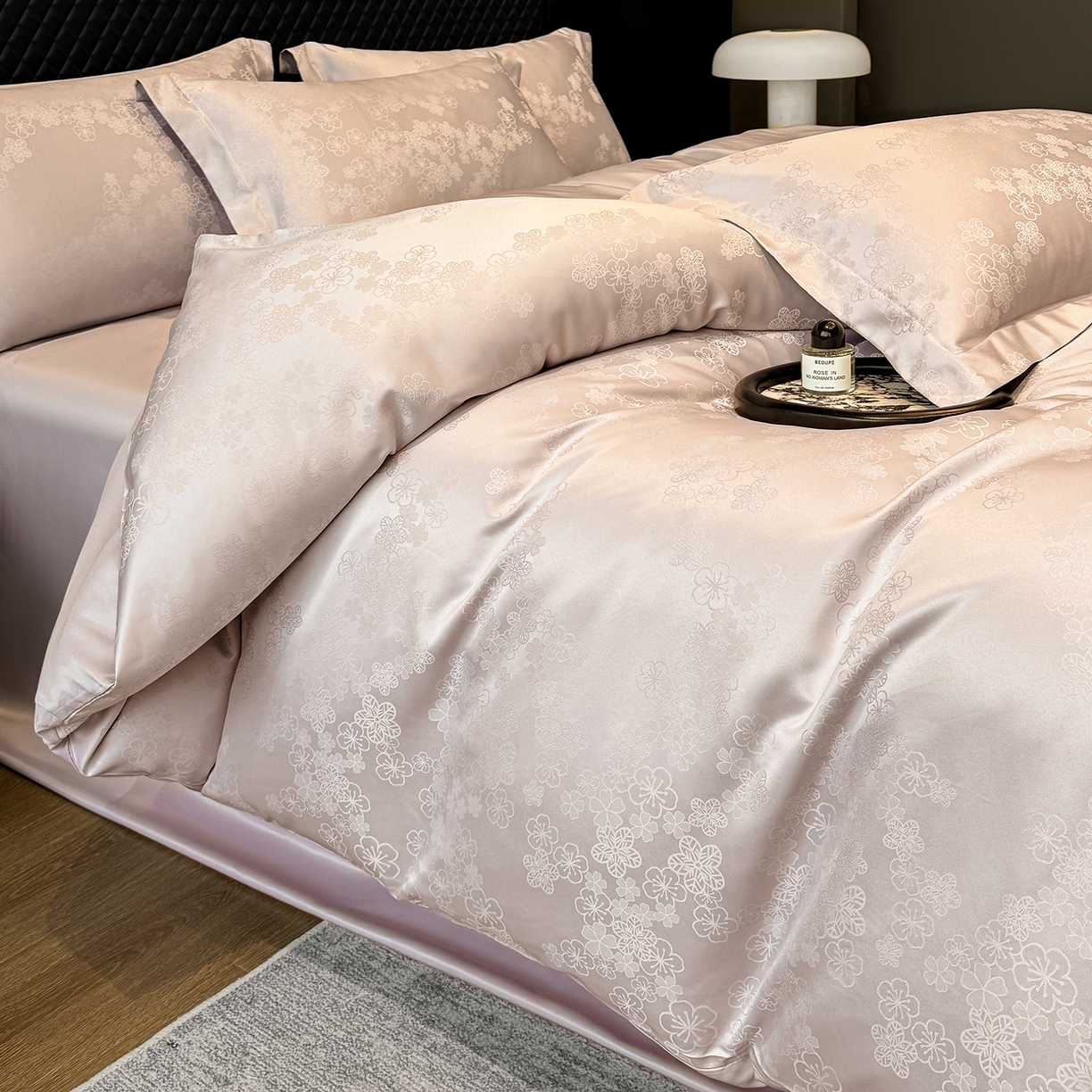 91家纺网 家纺一手货源 找家纺 奥汀洛家纺 2026春夏新款水洗冰丝亮丝提花四件套 蔷薇-紫