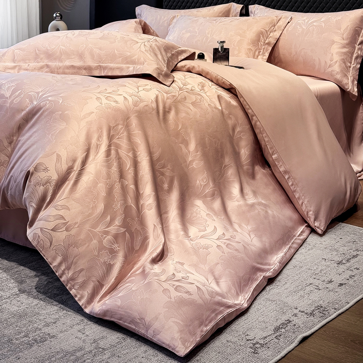 91家纺网 家纺一手货源 找家纺 奥汀洛家纺 2026春夏新款水洗冰丝亮丝提花四件套 百合-粉