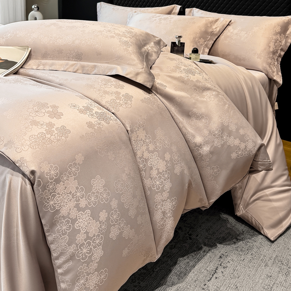 91家纺网 家纺一手货源 找家纺 奥汀洛家纺 2026春夏新款水洗冰丝亮丝提花四件套 蔷薇-紫