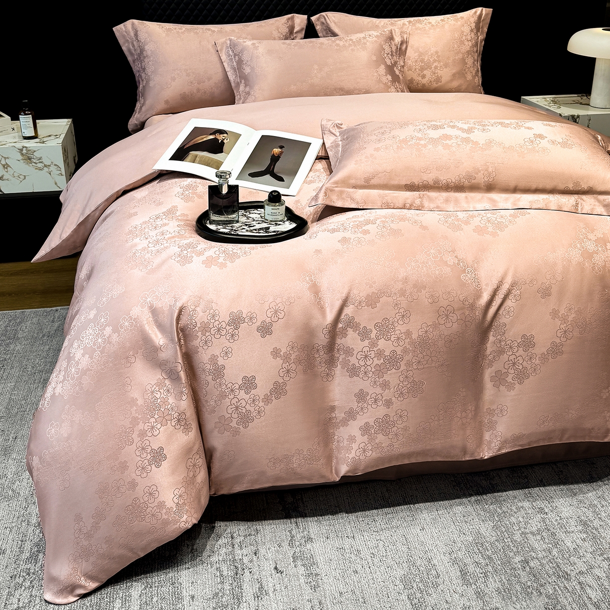 91家纺网 家纺一手货源 找家纺 奥汀洛家纺 2026春夏新款水洗冰丝亮丝提花四件套 蔷薇-粉