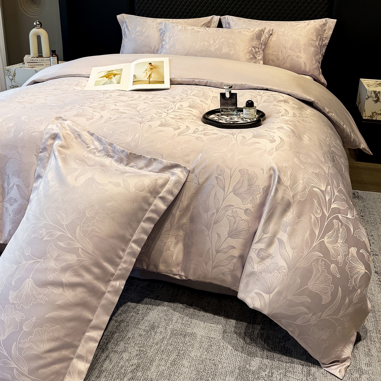 91家纺网 家纺一手货源 找家纺 奥汀洛家纺 2026春夏新款水洗冰丝亮丝提花四件套 百合-紫