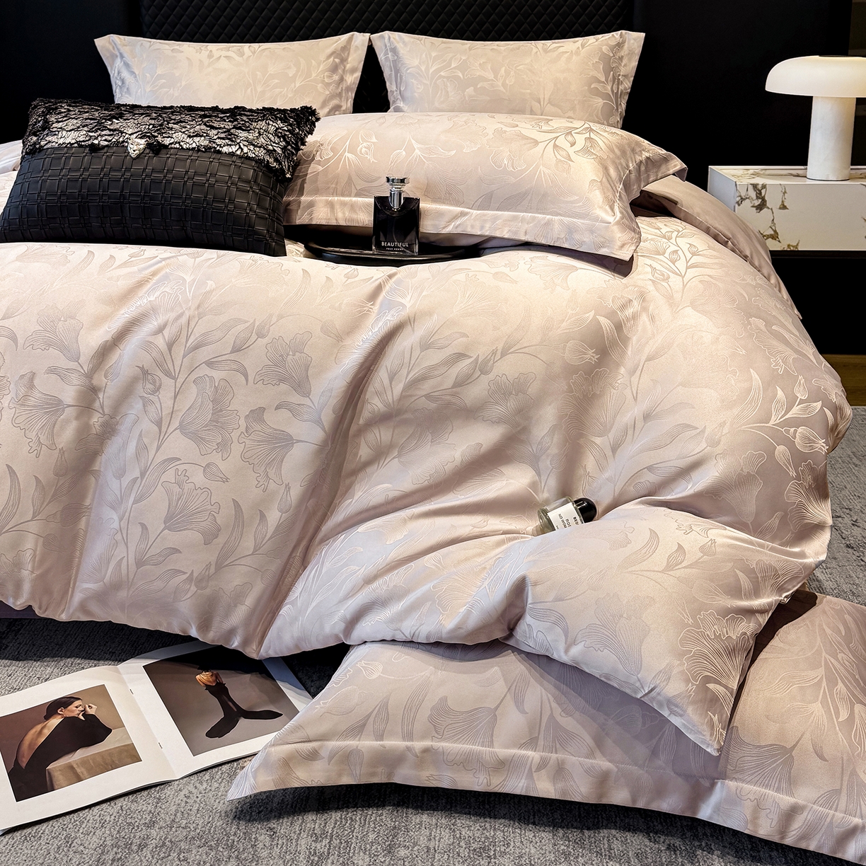 91家纺网 家纺一手货源 找家纺 奥汀洛家纺 2026春夏新款水洗冰丝亮丝提花四件套 百合-紫